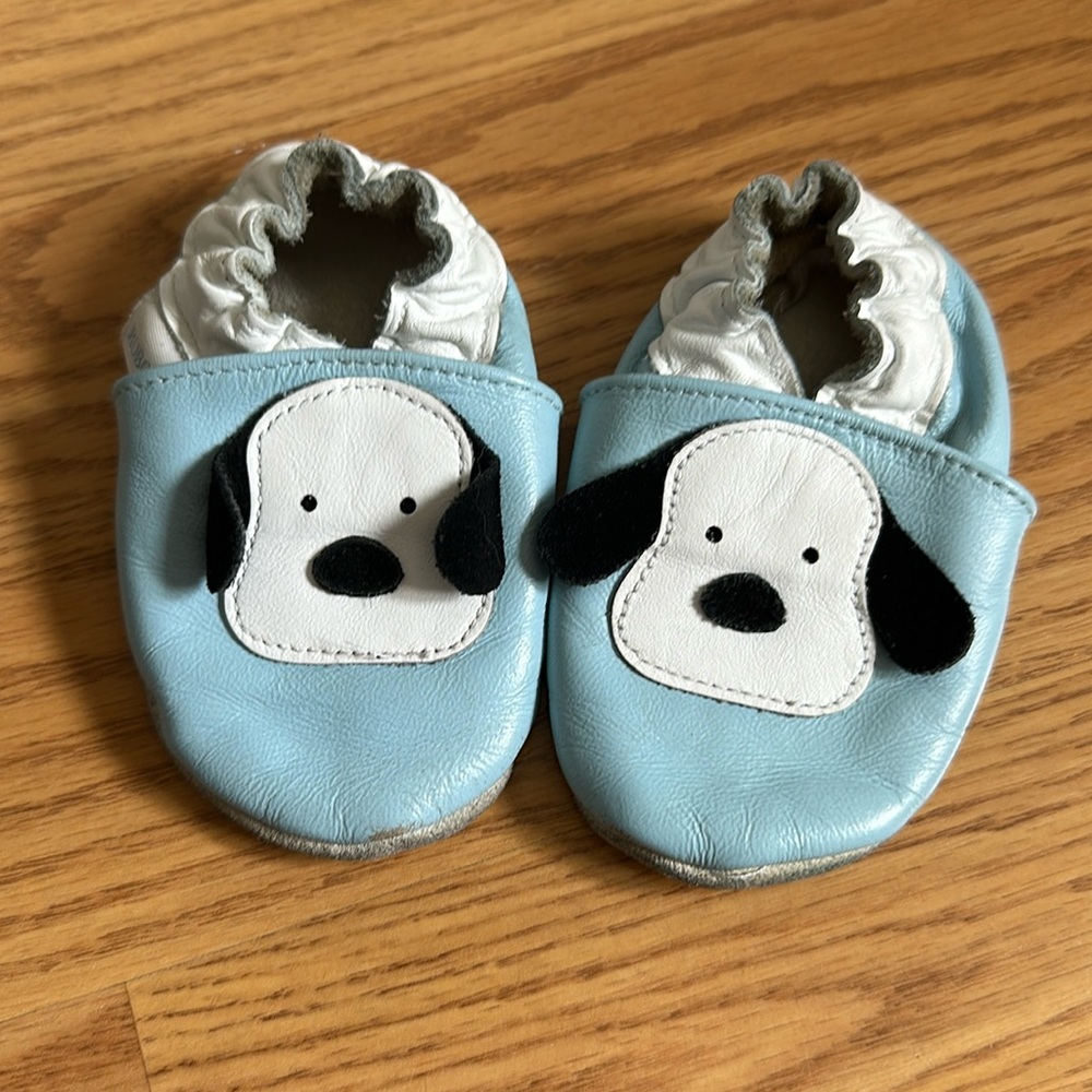 Leather baby slippers. Size 6-12 months